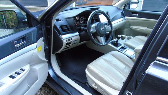 Interiør og dashbord i en Subaru